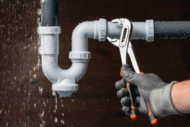 Professional Emergency Plumber technician working in Winchester, CA